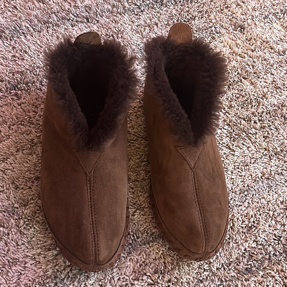 L.L. Bean Men’s Wicked Good Brown Slippers - Picture 5 of 14